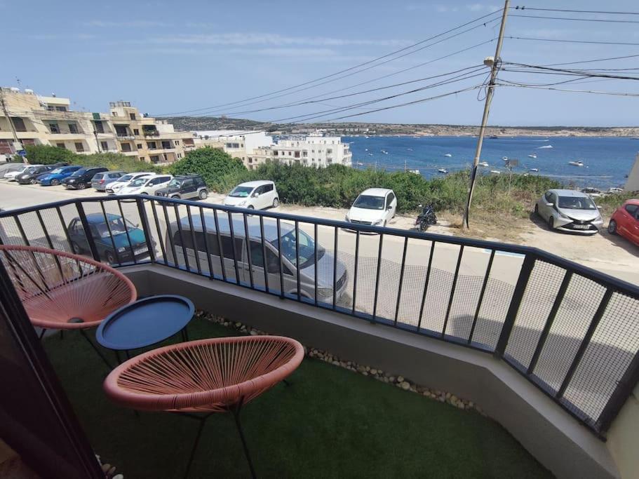 Seaside Serenity - A Lovely With Views Меллиеха